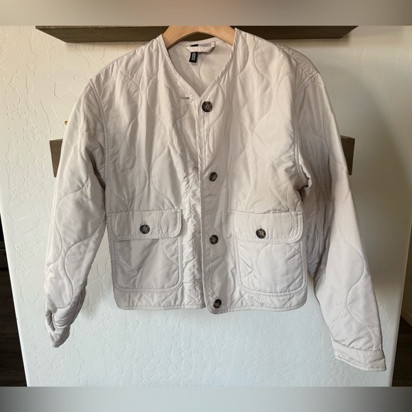 H&M divided|Neutral quilted puffer jacket,lightweight style in button down•••XS - Picture 6 of 13